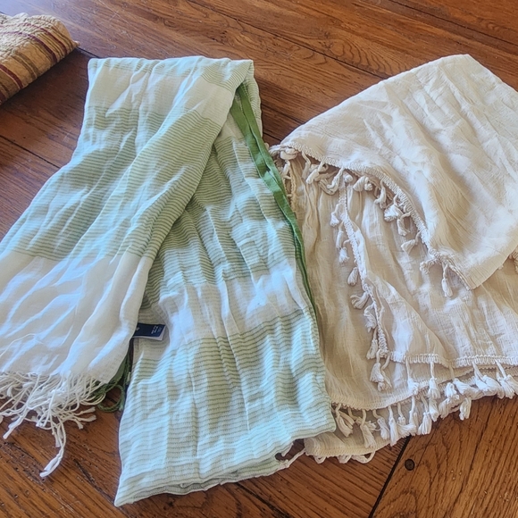 Lot of FOUR scarves - Picture 5 of 7